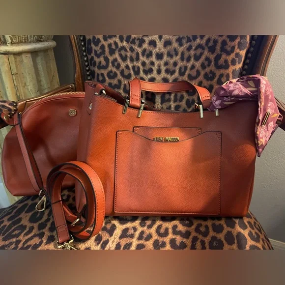 Steve Madden NWOT Crossbody & Wristlet Fall color - burnt orange & SM Bow - Picture 2 of 13